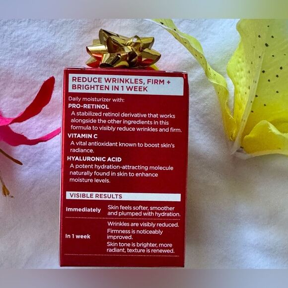 New in box! L’Oréal Revitalift Triple Power moisturizer! - Picture 4 of 11